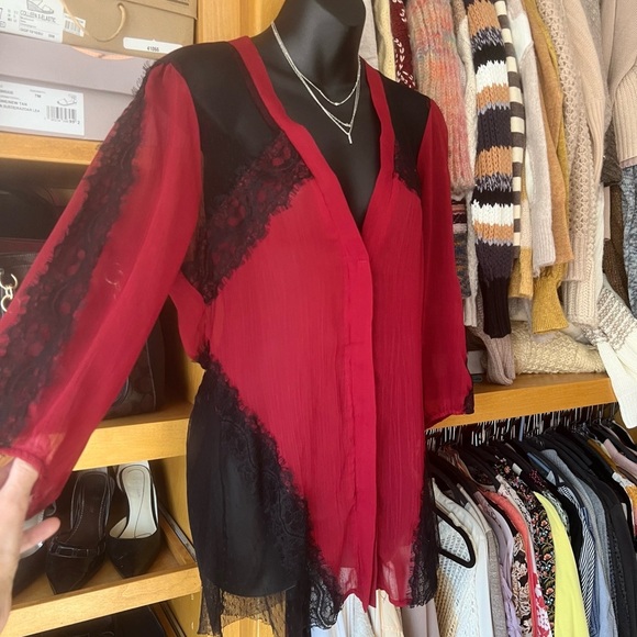 ⭐️BOGO FREE⭐️ BUCKLE BOUTIQUE Red and Black Sheer Lace Blouse - Picture 1 of 13